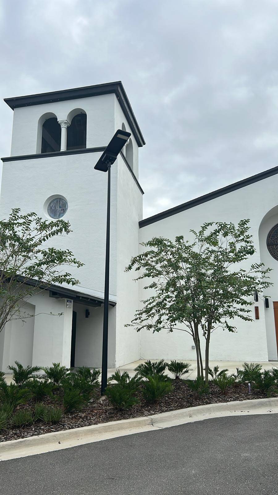 solar street light installed in residential community in Orlando Florida